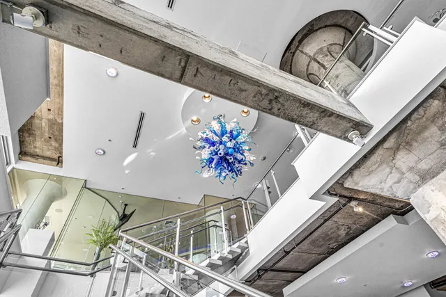 $2,200 | 106 West Seeboth Street, Unit 406, Milwaukee, WI 53204