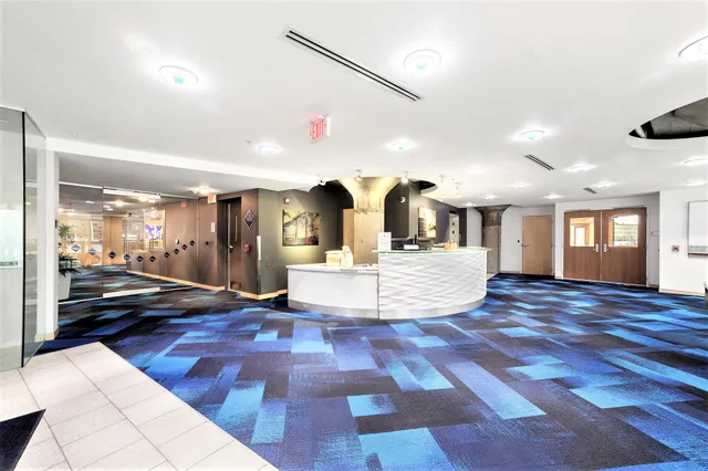 $2,200 | 106 West Seeboth Street, Unit 406, Milwaukee, WI 53204