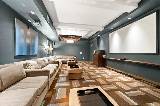 $2,200 | 106 West Seeboth Street, Unit 406, Milwaukee, WI 53204