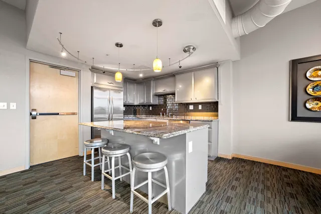 $2,200 | 106 West Seeboth Street, Unit 406, Milwaukee, WI 53204