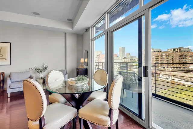 $2,200 | 106 West Seeboth Street, Unit 406, Milwaukee, WI 53204