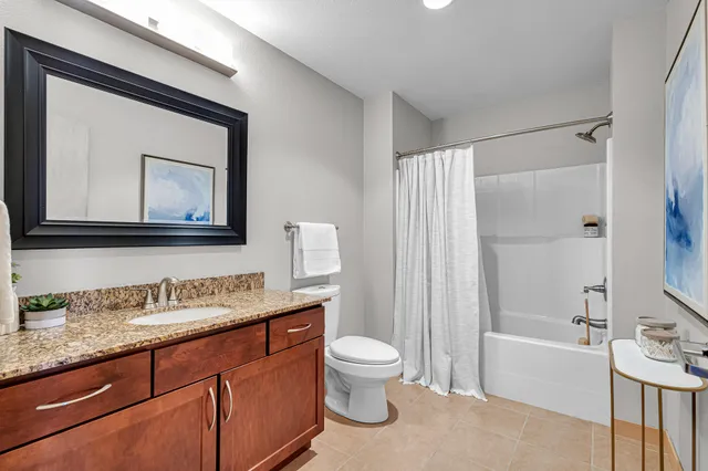 $2,200 | 106 West Seeboth Street, Unit 406, Milwaukee, WI 53204