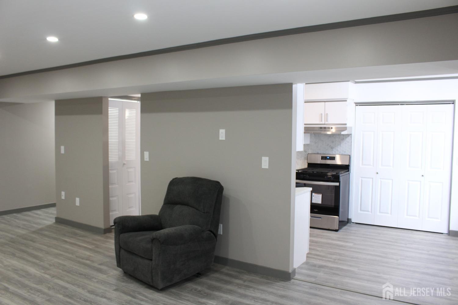 1612 Raspberry Court Edison, NJ 08817 - Photo 2 of 21