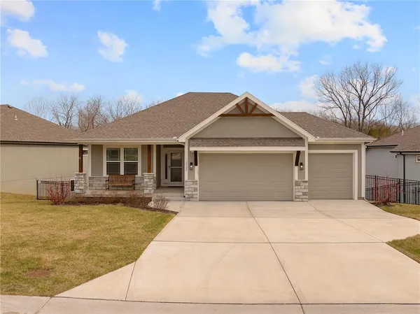 $525,000 | 8525 Primrose Street, De Soto, KS 66018