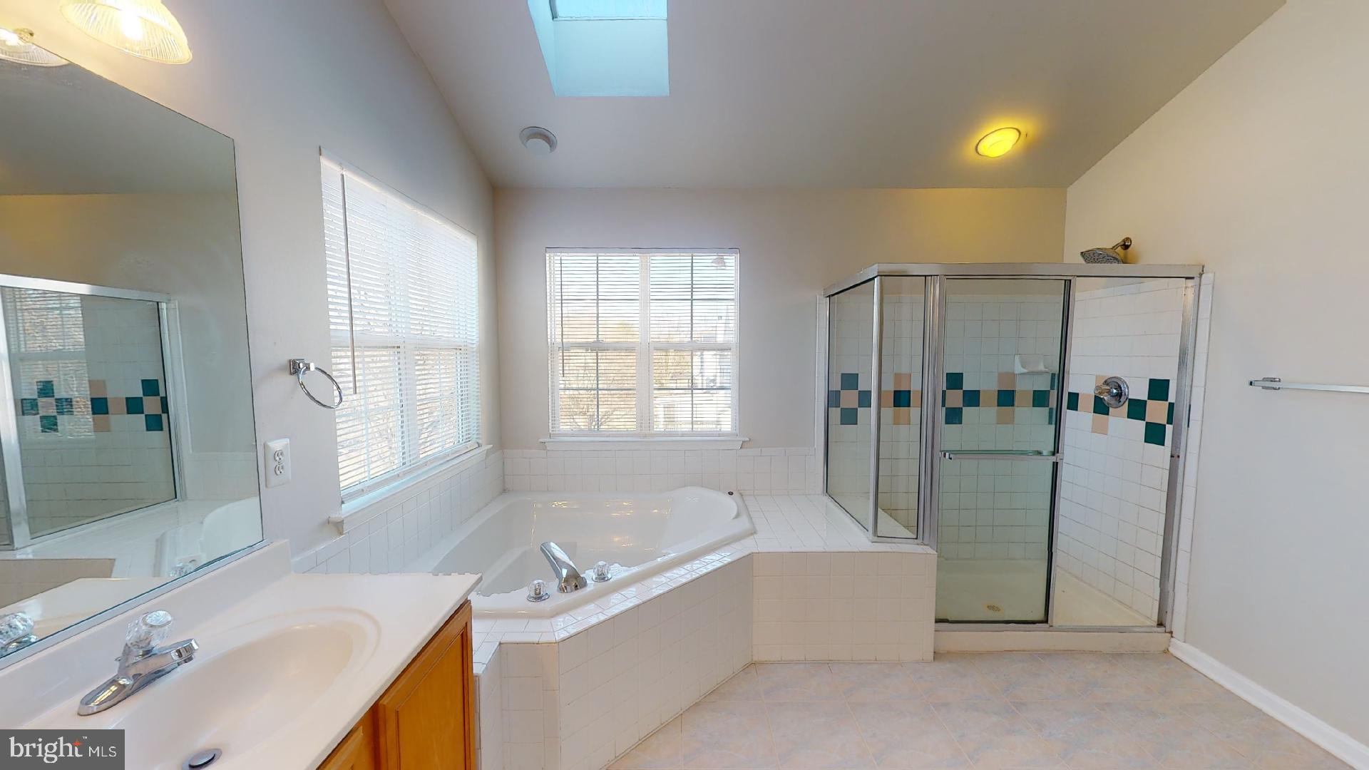 9418 Ardwick Ardmore Road Springdale, MD 20721 - Photo 39 of 56 Owner's bath