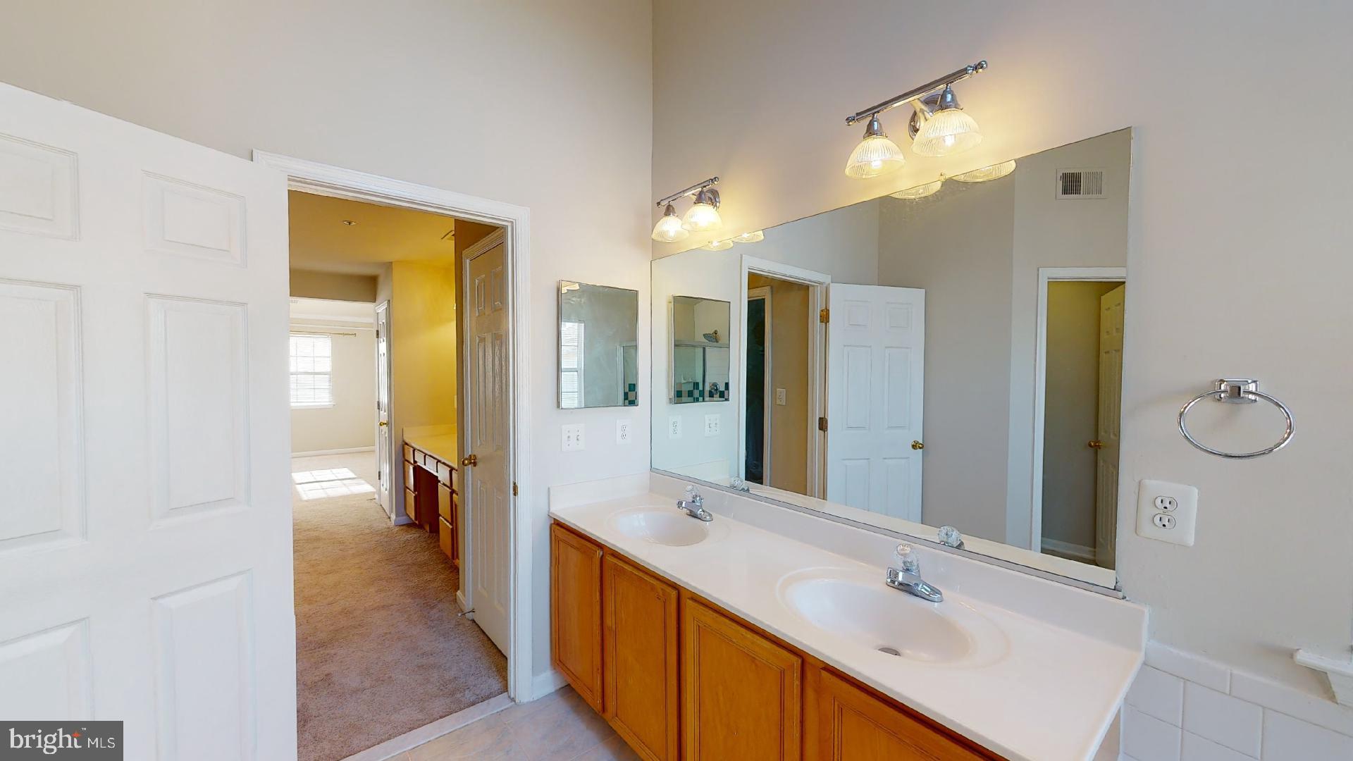 9418 Ardwick Ardmore Road Springdale, MD 20721 - Photo 41 of 56 Owners bath