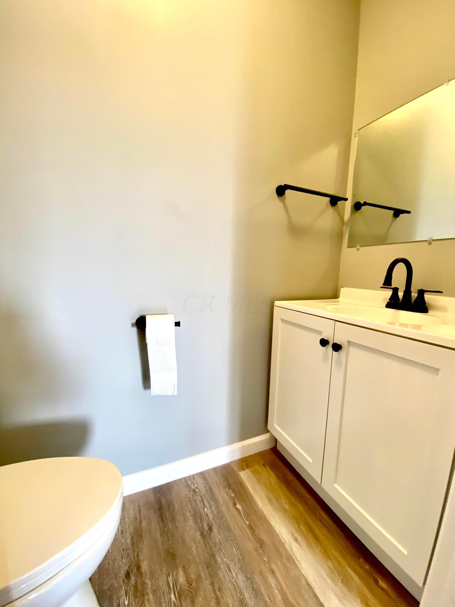 7050 Pleasantview Road Southeast Lancaster, OH 43130 - Photo 17 of 21 Bathroom 2