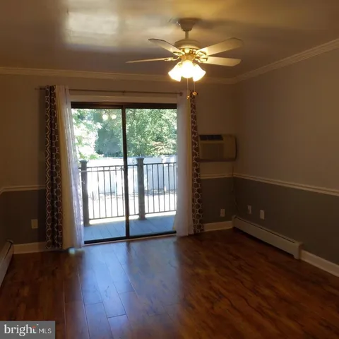 $1,700 | 2848 Annandale Road, Unit 124, Falls Church, VA 22042