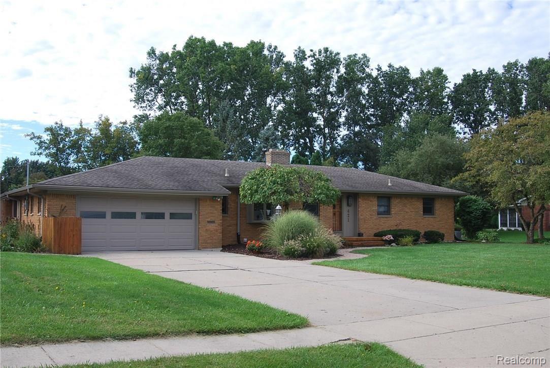421 Inverness Street Howell, MI 48843 - Photo 1 of 29 Front