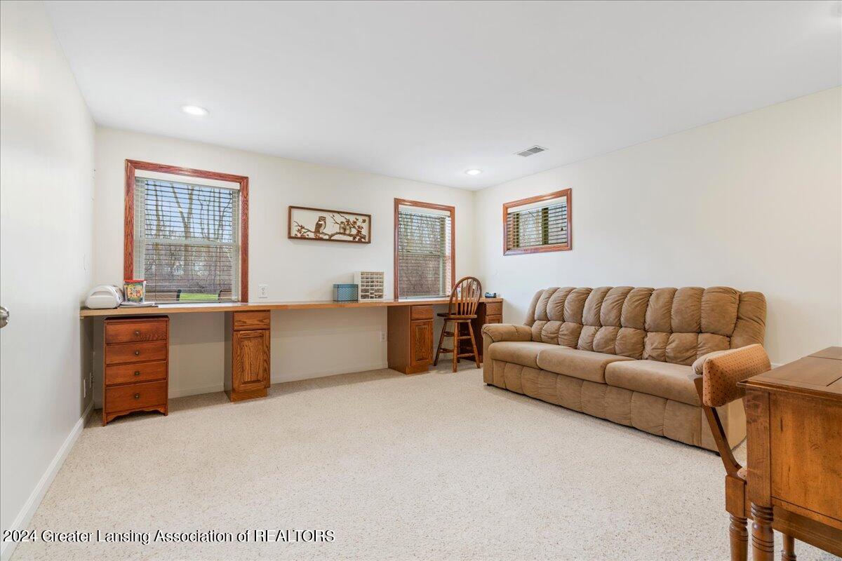 447 Charleston Road Lansing, MI 48917 - Photo 29 of 42 32-Media Jett-29
