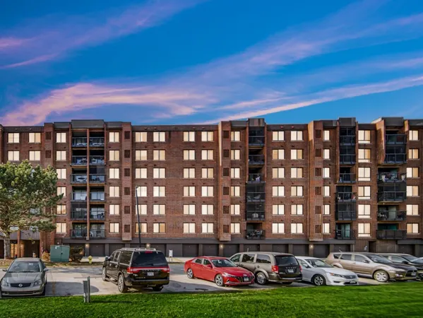 $122,000 | 500 Park Avenue, Unit 122, Calumet City, IL 60409