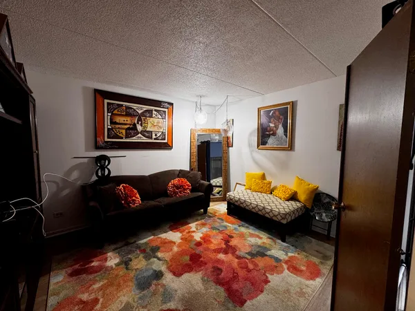 $122,000 | 500 Park Avenue, Unit 122, Calumet City, IL 60409