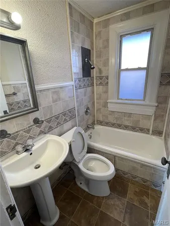 $82,900 | 8343 Strathmore Place, St. Louis, MO 63136