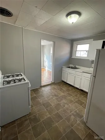 $82,900 | 8343 Strathmore Place, St. Louis, MO 63136