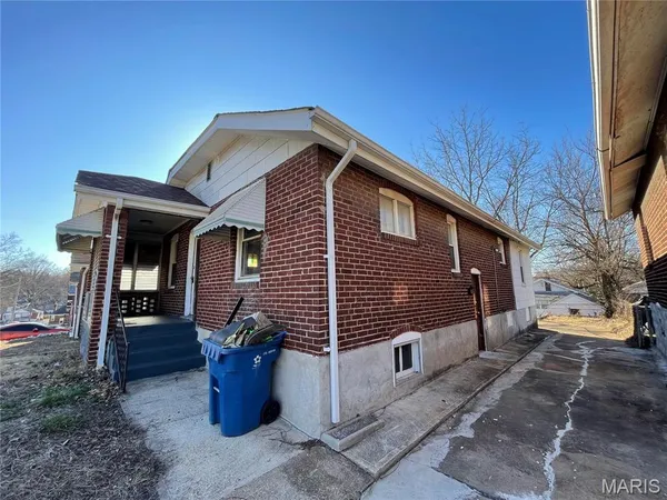 $82,900 | 8343 Strathmore Place, St. Louis, MO 63136