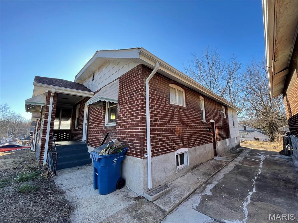 8343 Strathmore Place Jennings, MO 63136 - Photo 2 of 34