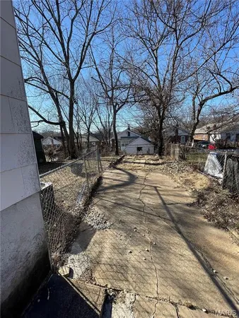 $82,900 | 8343 Strathmore Place, St. Louis, MO 63136