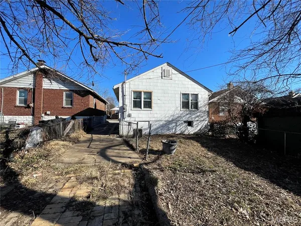 $82,900 | 8343 Strathmore Place, St. Louis, MO 63136