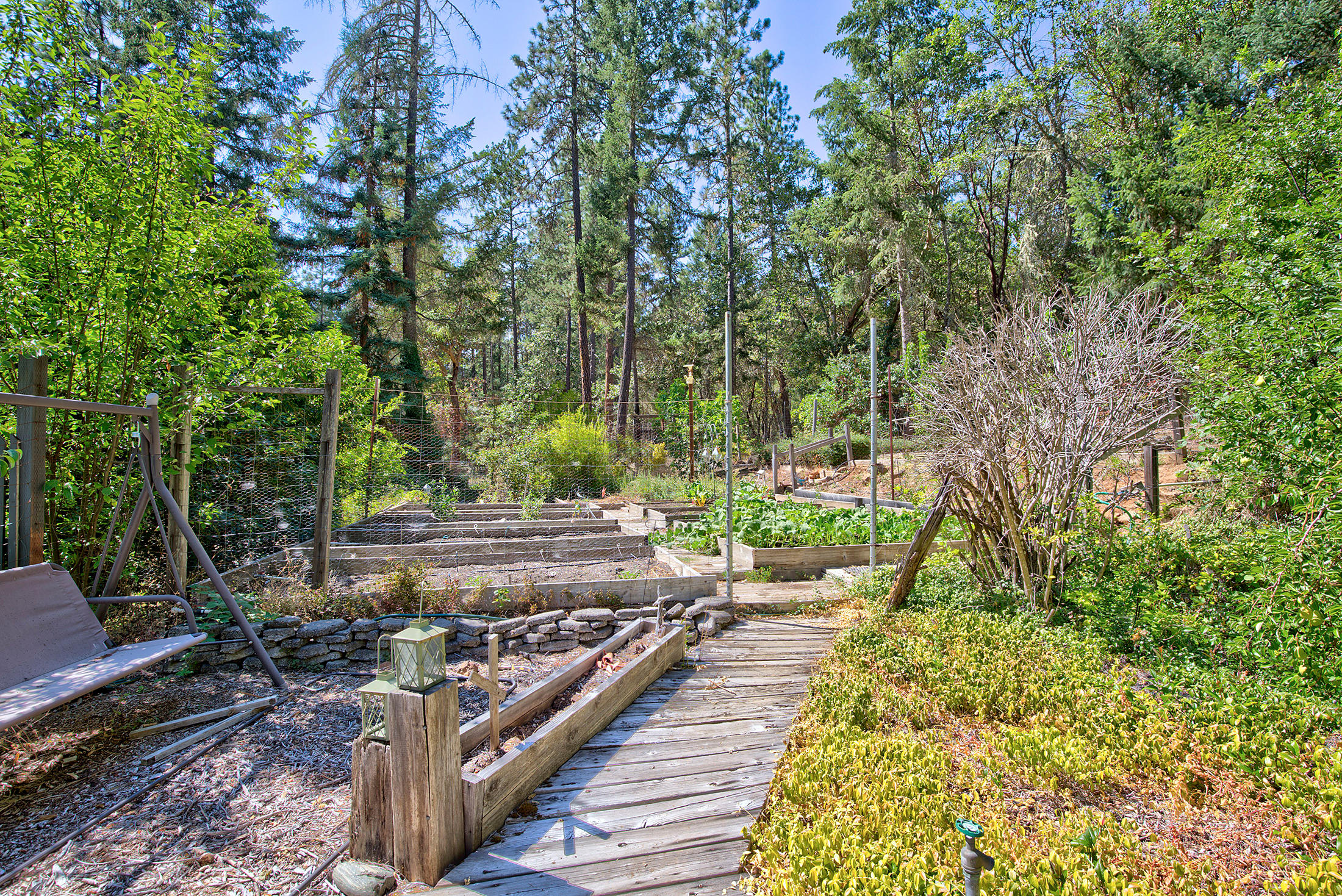 8744 North Applegate Road Grants Pass, OR 97527 - Photo 45 of 61 NApplegaterd043