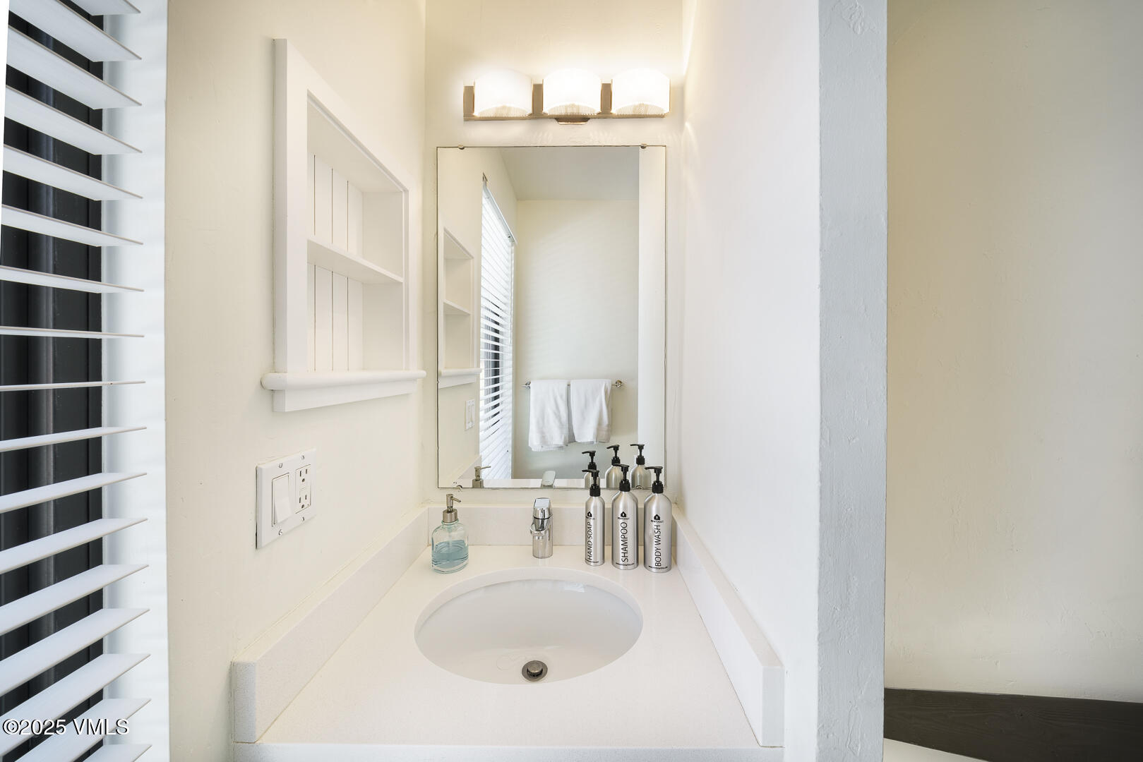 963 Lions Ridge Loop, Unit 534 Vail, CO 81657 - Photo 15 of 23 534_Breakaway_West_057