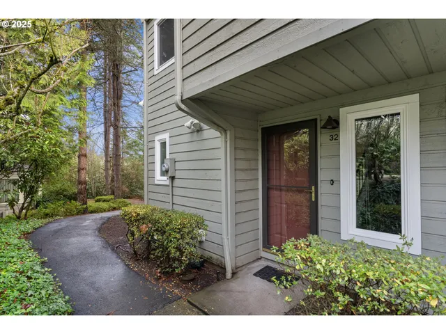 $335,000 | 4880 Southwest Scholls Ferry Road, Unit 32, Portland, OR 97225
