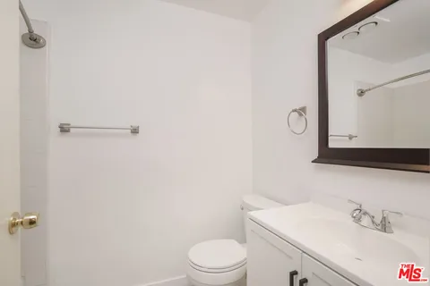 $2,995,000 | 1418 Warner Avenue, Los Angeles, CA 90024