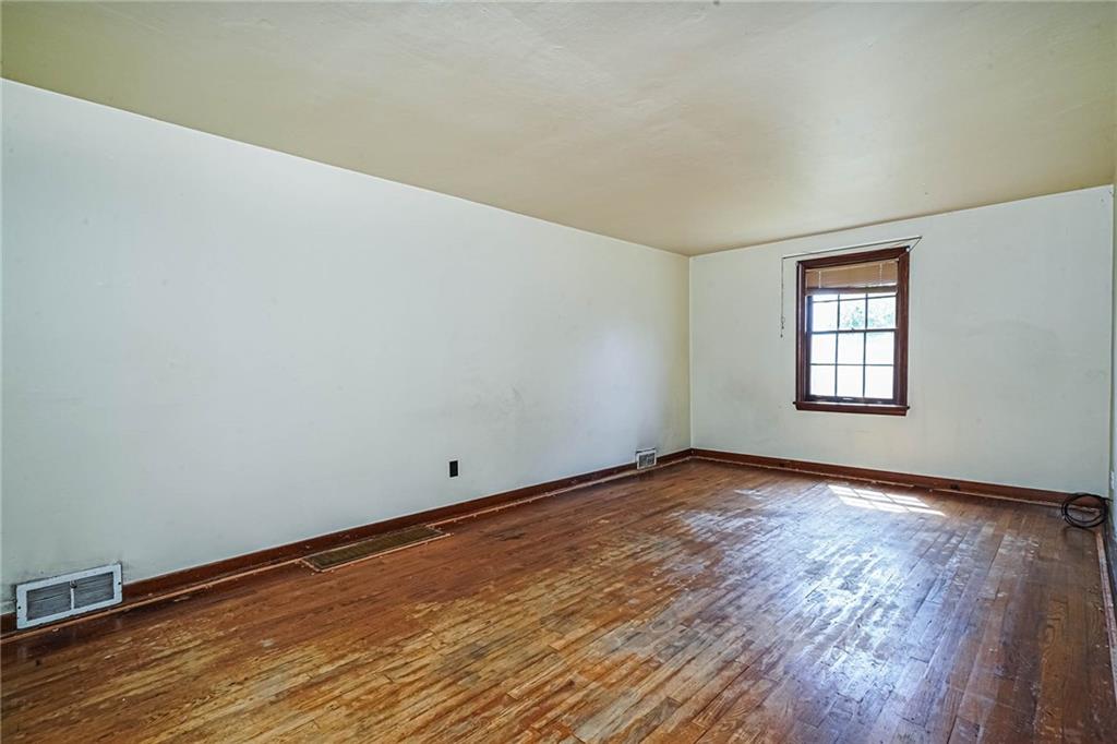 1035 McCoy Road McKees Rocks, PA 15136 - Photo 4 of 29