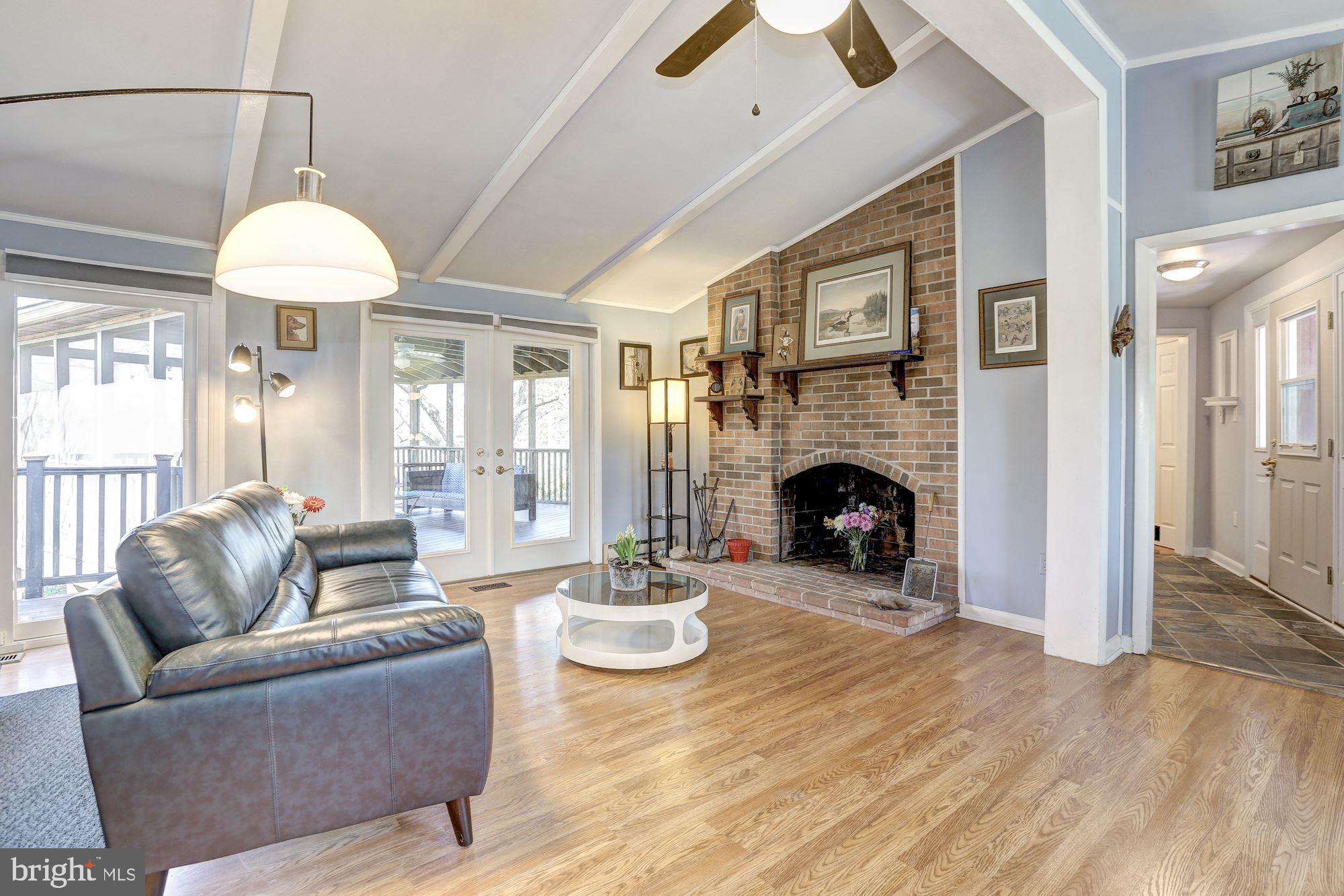 23500 Whites Ferry Road Dickerson, MD 20842 - Photo 7 of 42 Great room with access to porce