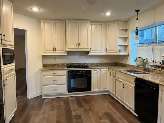 $2,950 | 3906 Hazelwood Drive, Pearland, TX 77584