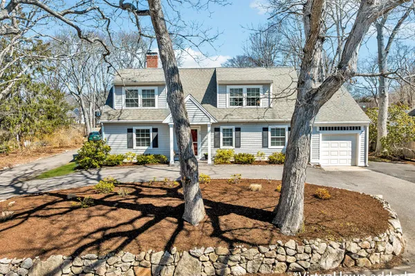 $999,500 | 70 Lakeview Avenue, Falmouth, MA 02540