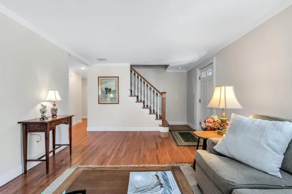 $999,500 | 70 Lakeview Avenue, Falmouth, MA 02540