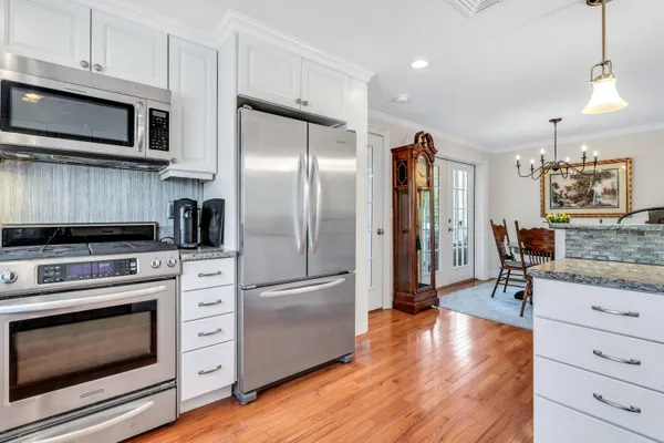 $999,500 | 70 Lakeview Avenue, Falmouth, MA 02540