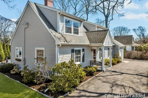 $999,500 | 70 Lakeview Avenue, Falmouth, MA 02540