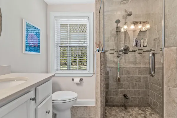 $999,500 | 70 Lakeview Avenue, Falmouth, MA 02540