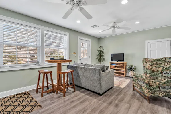 $999,500 | 70 Lakeview Avenue, Falmouth, MA 02540