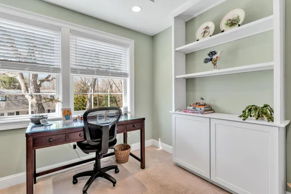 $999,500 | 70 Lakeview Avenue, Falmouth, MA 02540