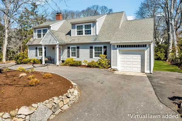 $999,500 | 70 Lakeview Avenue, Falmouth, MA 02540