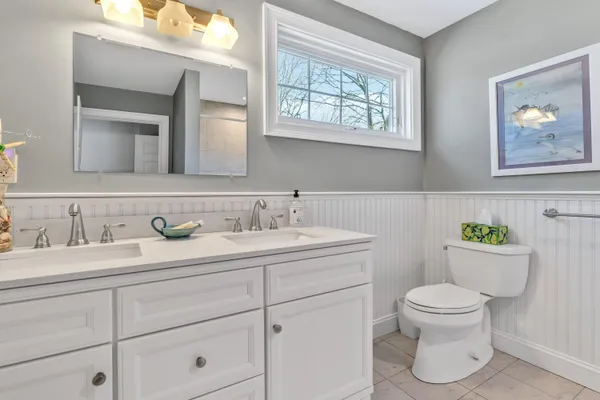 $999,500 | 70 Lakeview Avenue, Falmouth, MA 02540