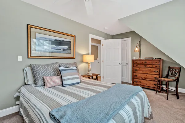 $999,500 | 70 Lakeview Avenue, Falmouth, MA 02540
