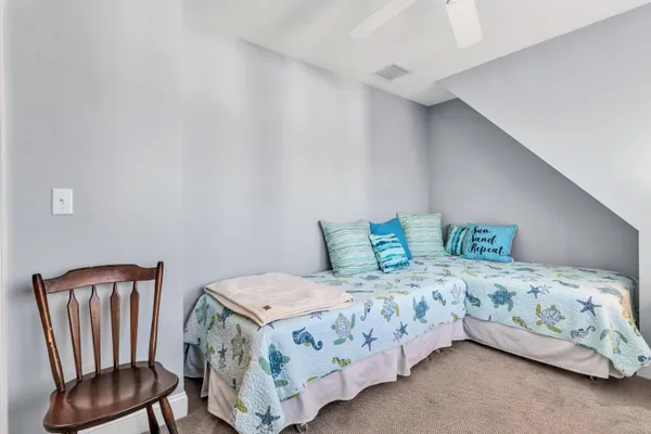 $999,500 | 70 Lakeview Avenue, Falmouth, MA 02540