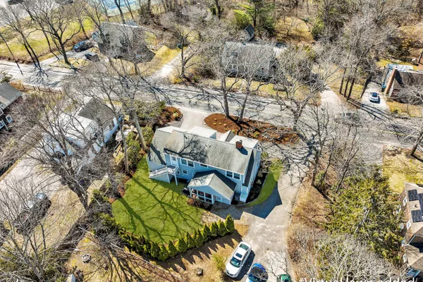 $999,500 | 70 Lakeview Avenue, Falmouth, MA 02540