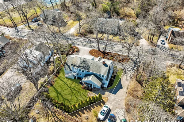 $999,500 | 70 Lakeview Avenue, Falmouth, MA 02540