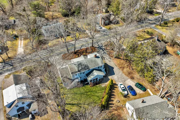$999,500 | 70 Lakeview Avenue, Falmouth, MA 02540
