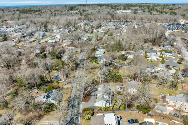 $999,500 | 70 Lakeview Avenue, Falmouth, MA 02540