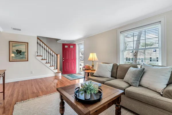 $999,500 | 70 Lakeview Avenue, Falmouth, MA 02540