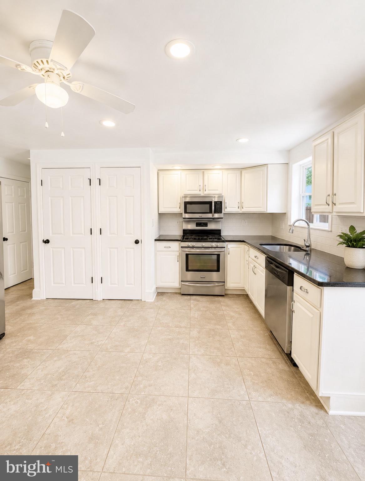 22 Balligomingo Road Conshohocken, PA 19428 - Photo 6 of 27 Kitchen