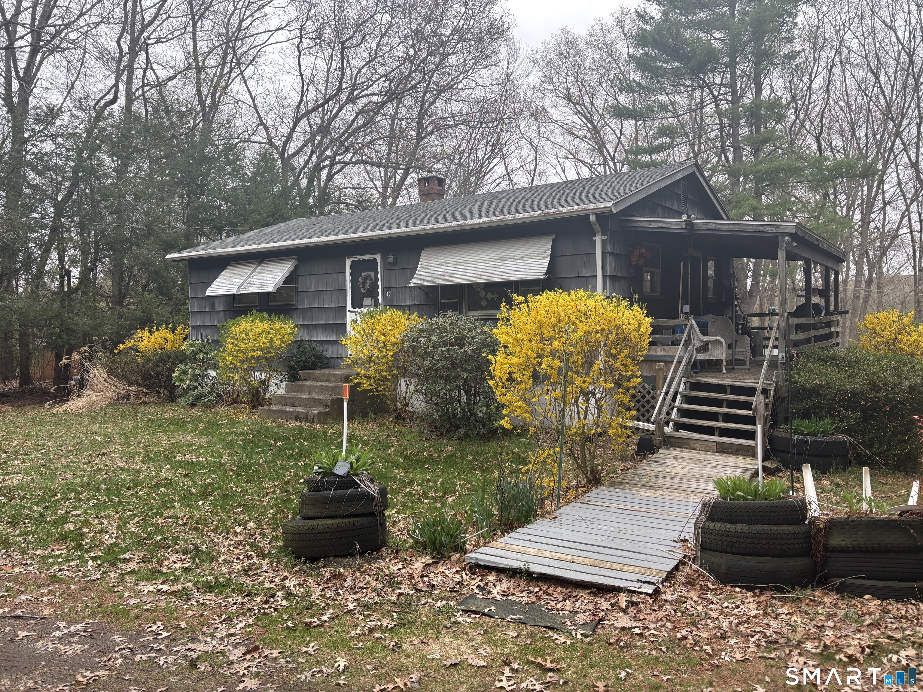 19 Henry Place Windham, CT 06256 - Photo 2 of 27