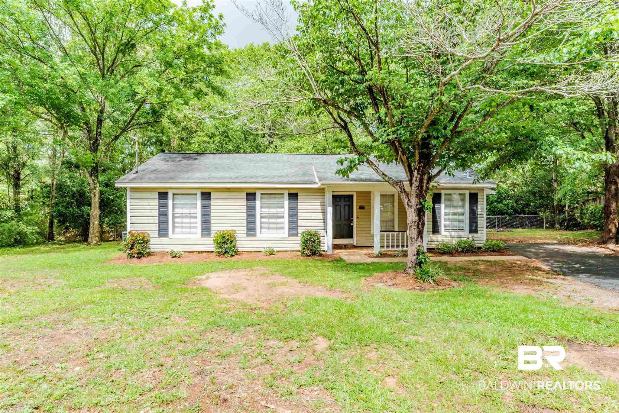 9241 Sunset Court Mobile, AL 36695 - Photo 2 of 24