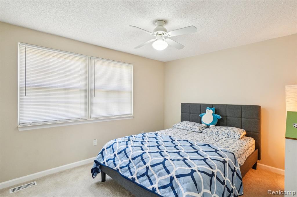 585 Timberline Drive Rochester Hills, MI 48309 - Photo 24 of 38