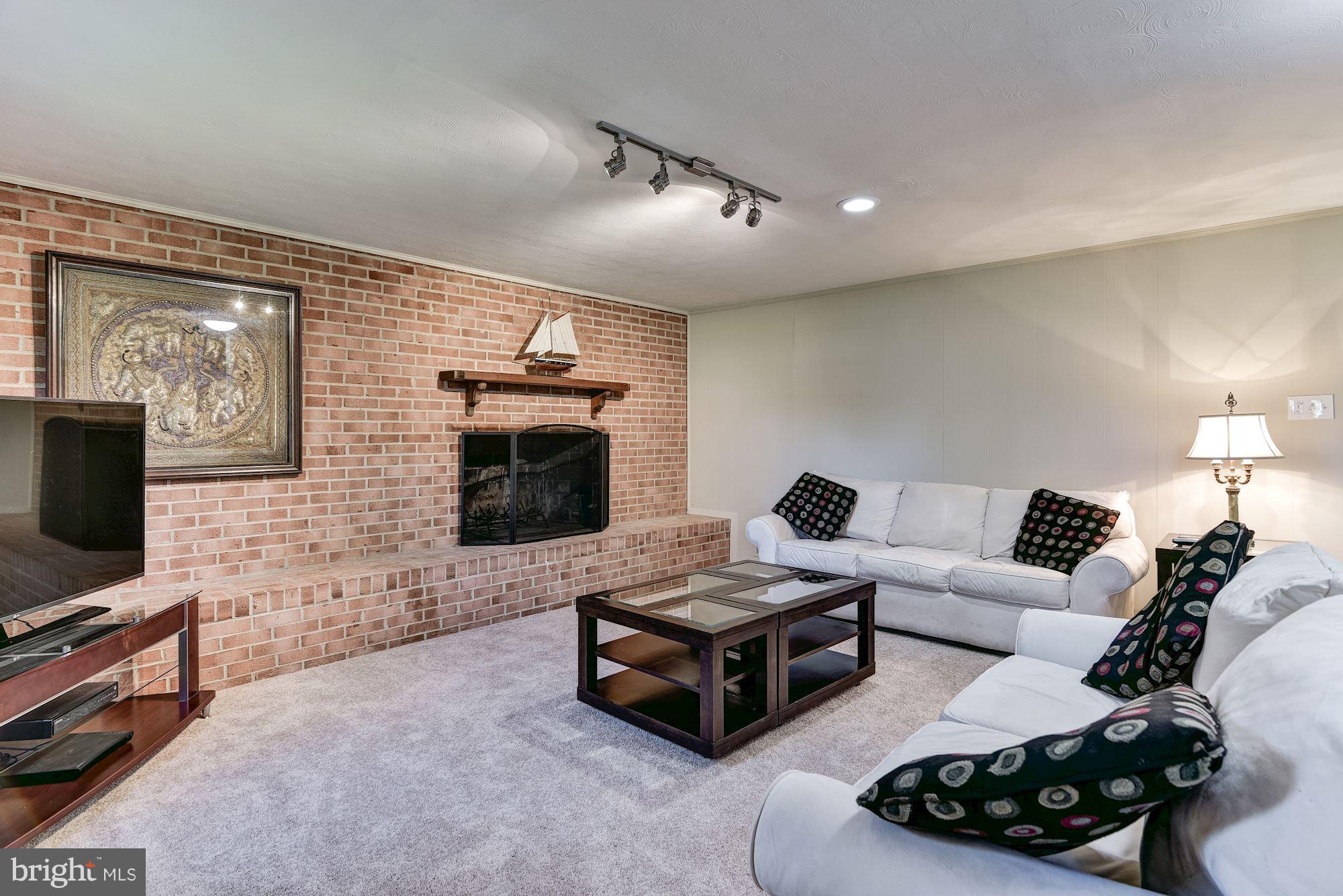 508 Stone House Lane Silver Spring, MD 20905 - Photo 14 of 30 Family Room